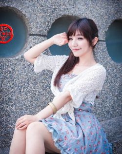 老师脱了裤子让我亲
