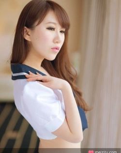 女人高潮抽搐潮喷视频分腿