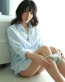 美女校花被拖到野外强奷视频
